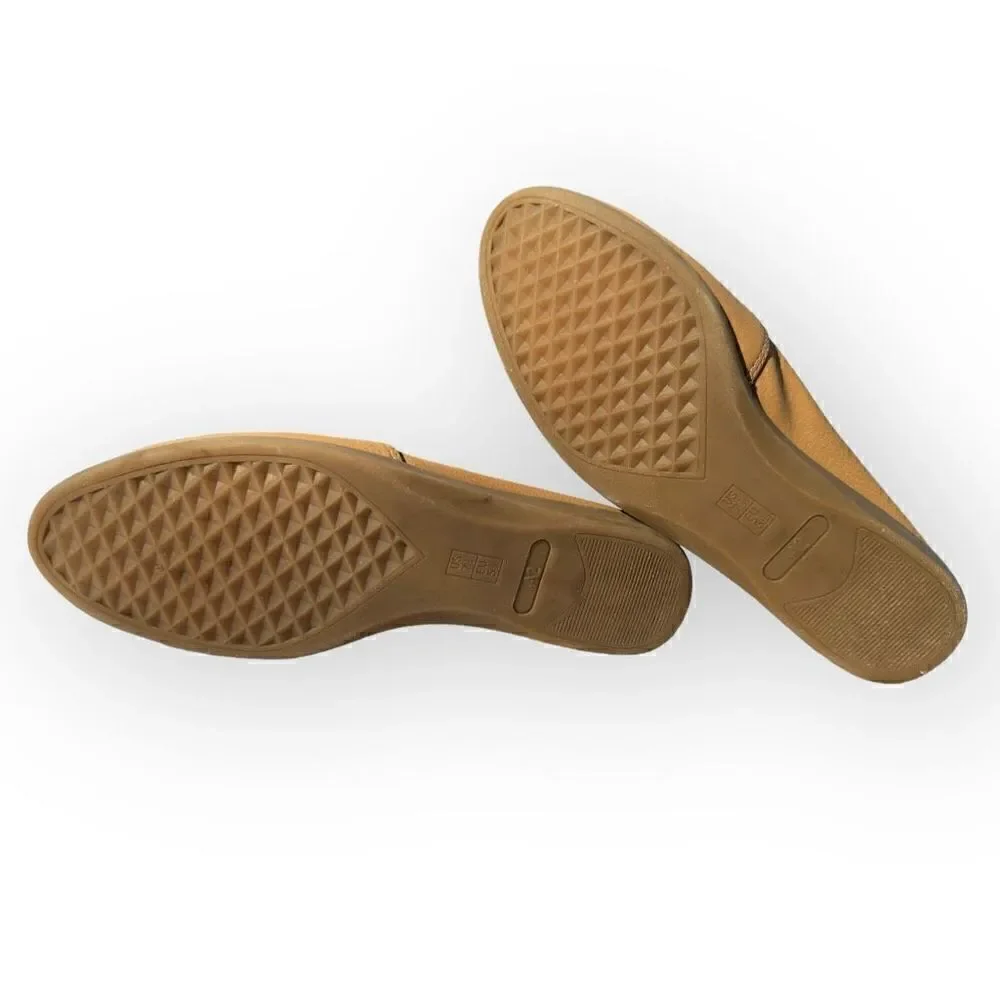 A2 slip on comfort shoes women’s size 7.5